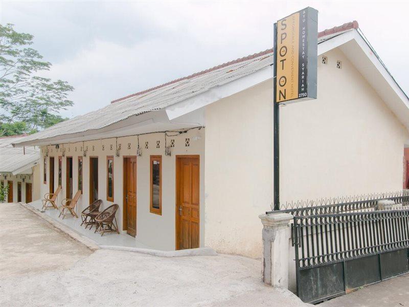Ayu Homestay Syariah Sukabumi Exteriör bild