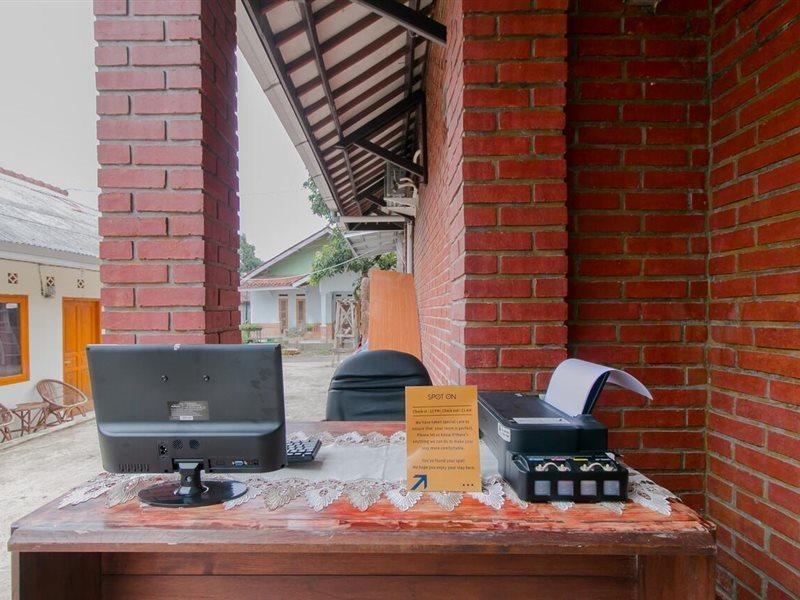 Ayu Homestay Syariah Sukabumi Exteriör bild