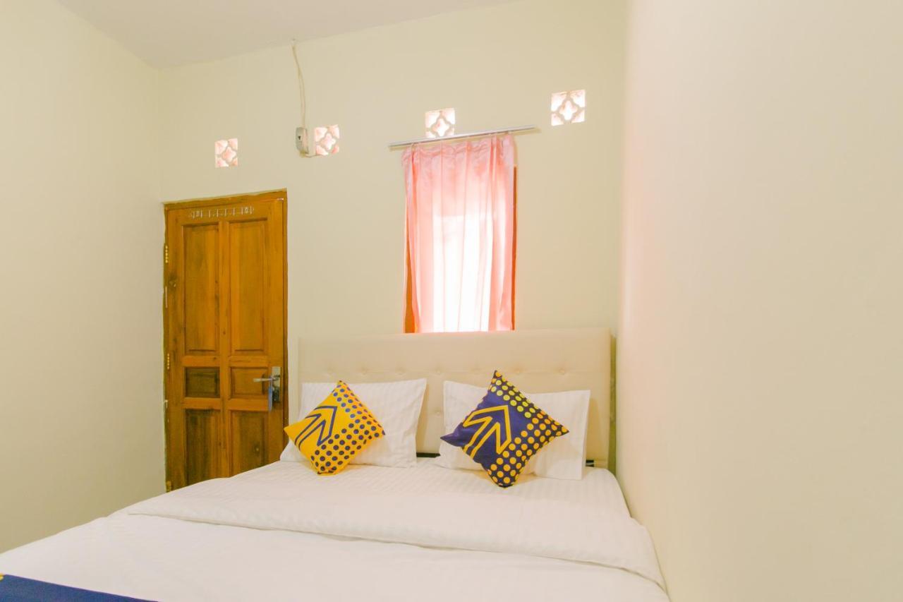 Ayu Homestay Syariah Sukabumi Exteriör bild