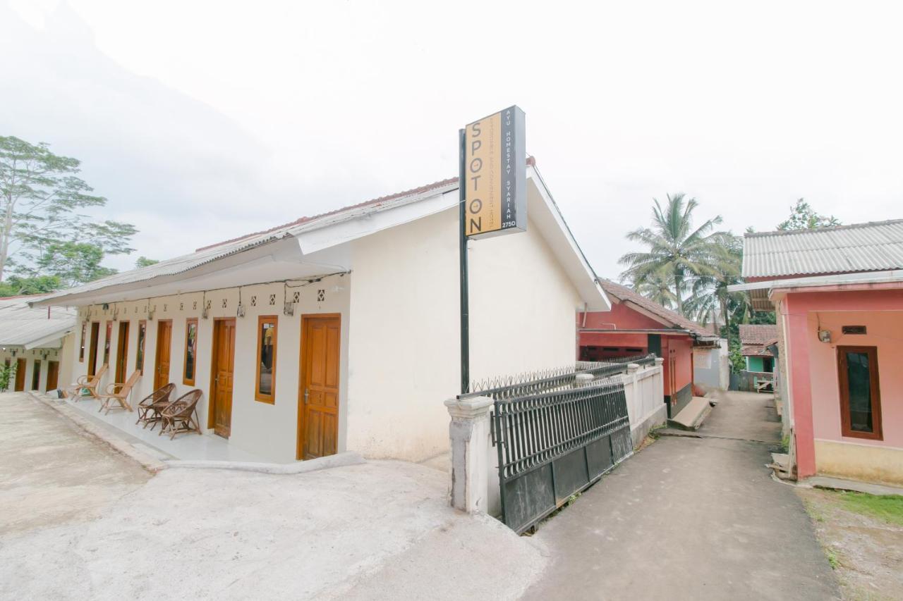 Ayu Homestay Syariah Sukabumi Exteriör bild