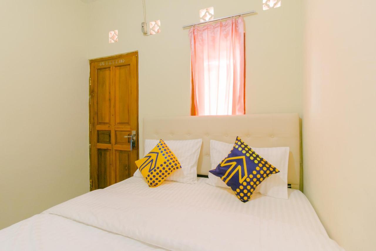 Ayu Homestay Syariah Sukabumi Exteriör bild