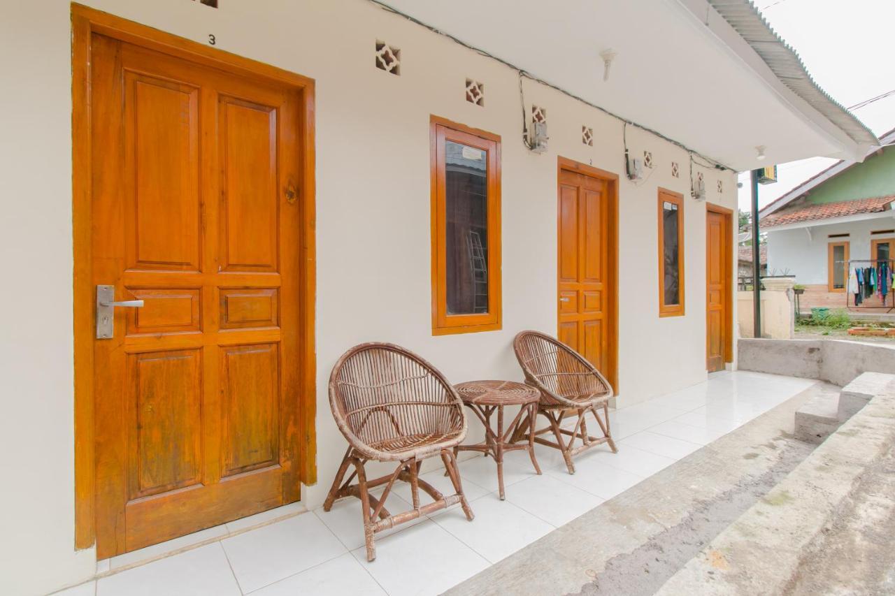 Ayu Homestay Syariah Sukabumi Exteriör bild