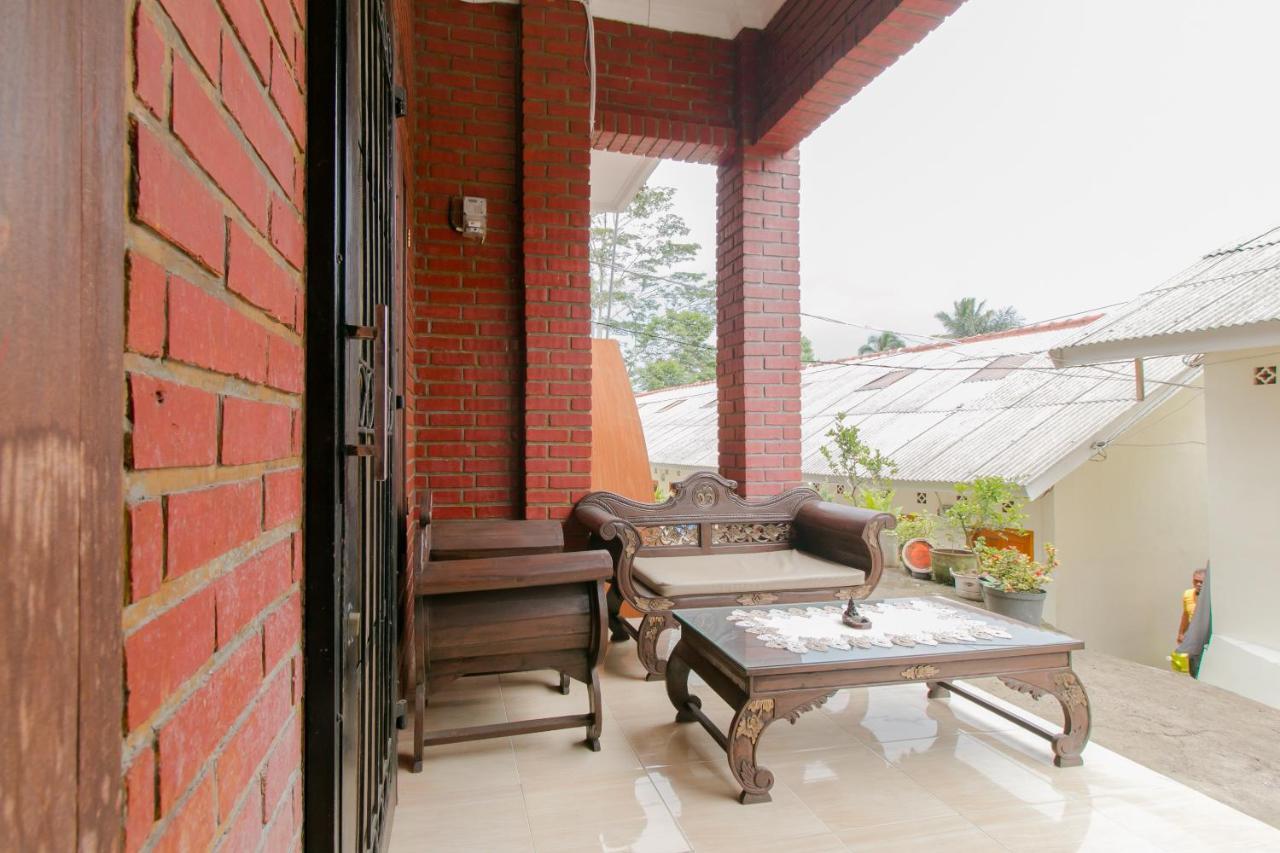 Ayu Homestay Syariah Sukabumi Exteriör bild