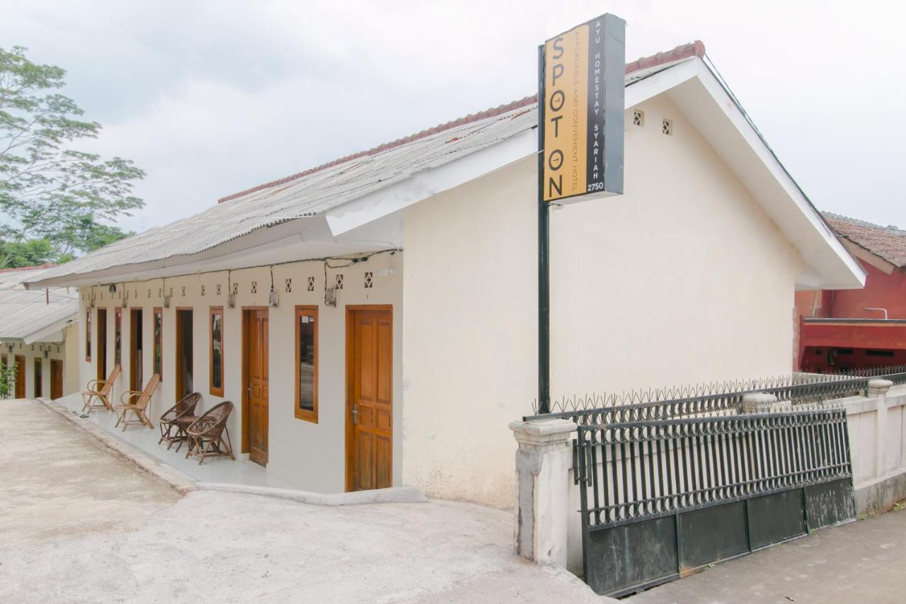 Ayu Homestay Syariah Sukabumi Exteriör bild